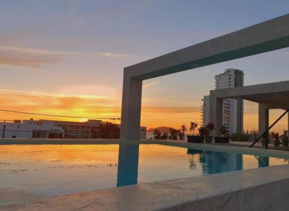 Soho 15 A Una Cuadra Del Malecon Y Playa Mazatlan Exterior photo